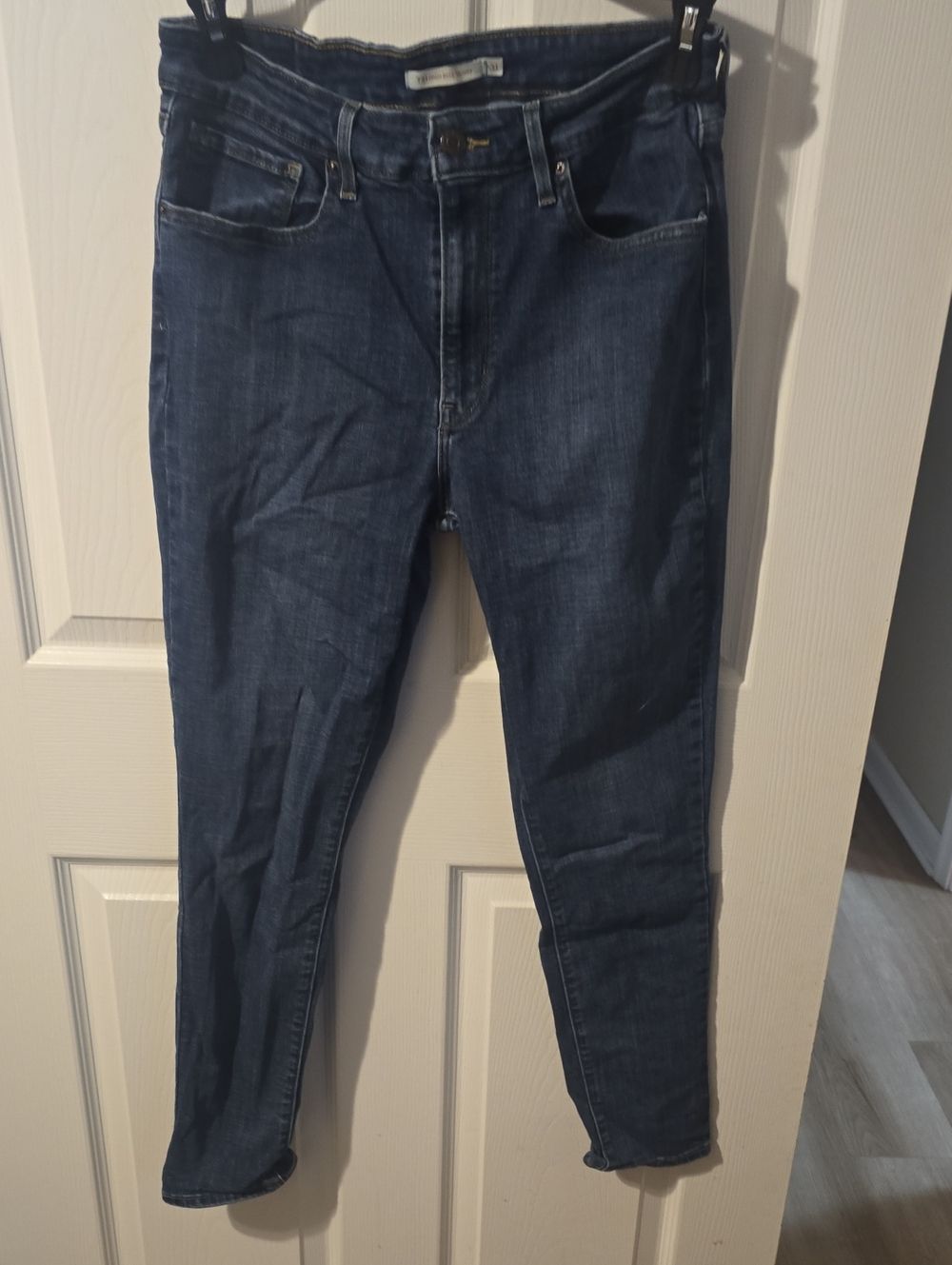 Levis Dark Blue Highrise Skinny Jeans